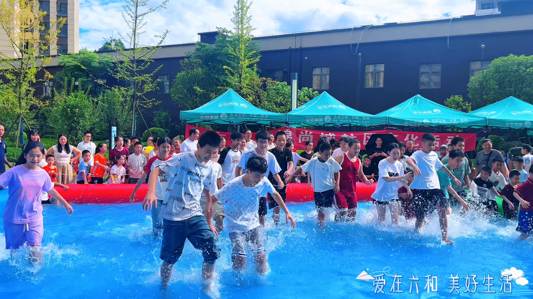 【渔乐无限，童趣一夏】夏日专属抓鱼趣味派对，欢乐无限，看大业主小业主满载而归，灿烂笑脸定格成这个夏天最治愈的浪漫画面～